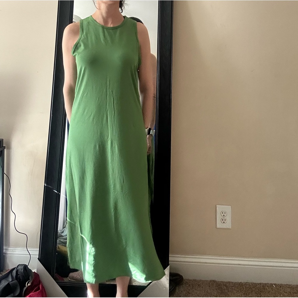 NWOT Athleta Essential Midi Dress Green M/T